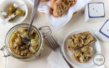 Melanzane sott`olio con aglio, origano e peperoncino