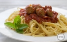 Spaghetti con polpettine in salsa di pomodoro